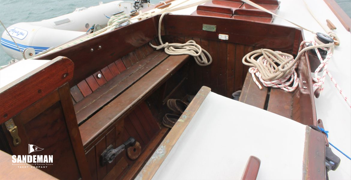 31 COCKPIT V AFT
