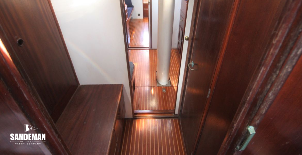 Passage v aft