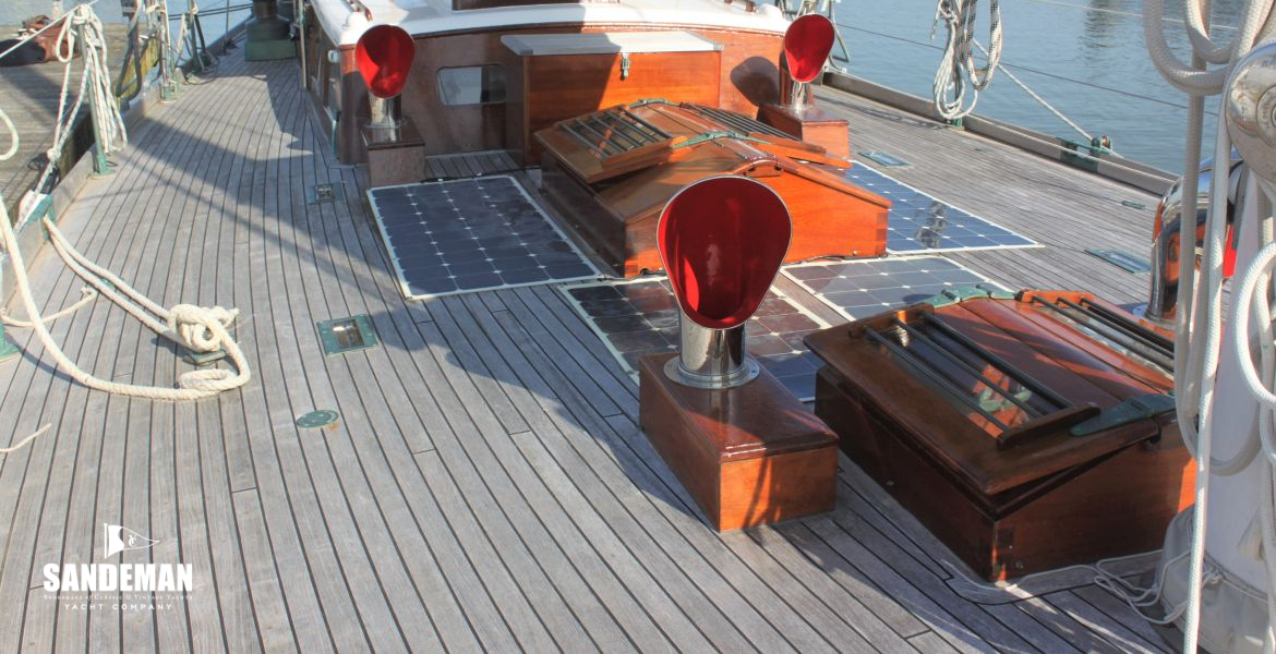 Mid deck v aft