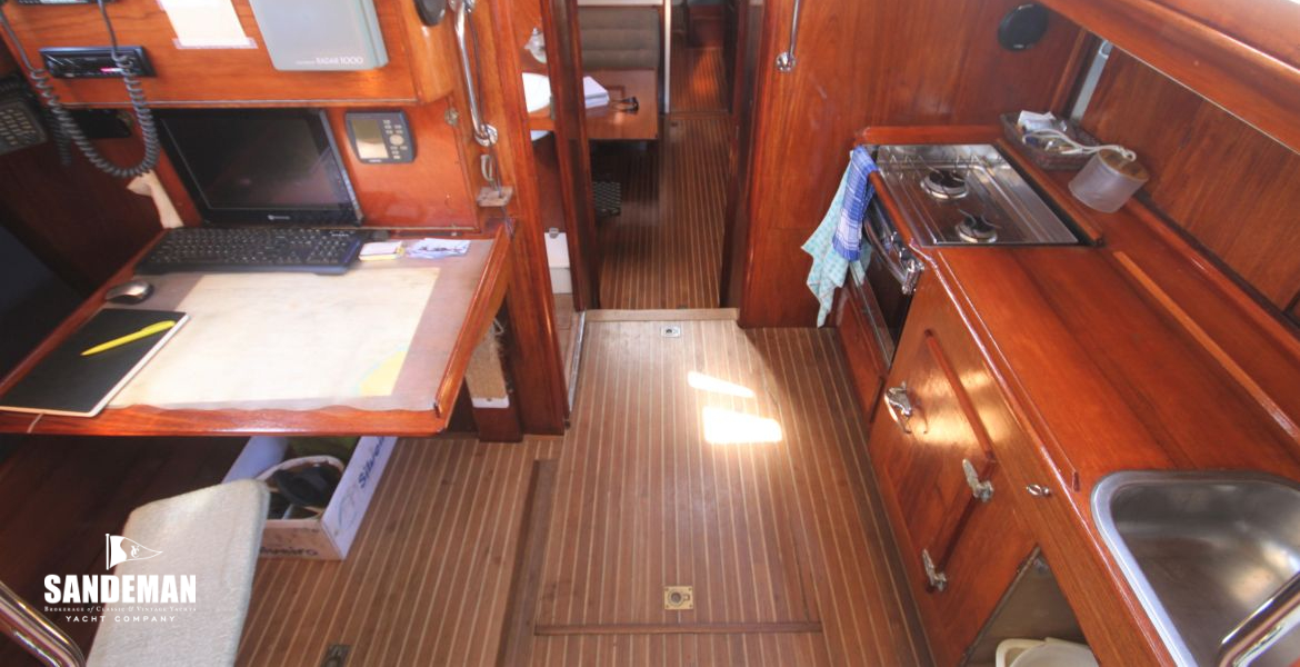 Companionway into doghouse