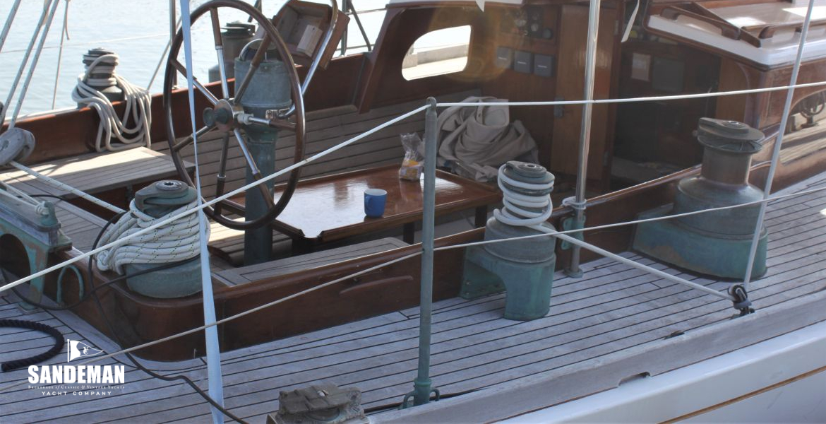 Cockpit to companionway