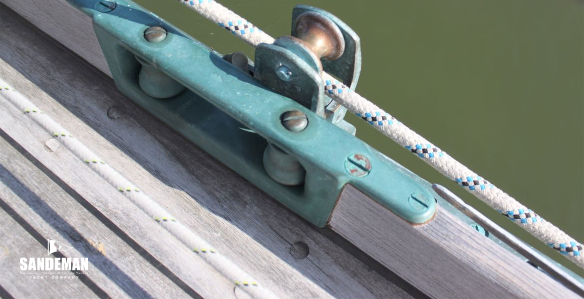 Panama fairlead and forsail car