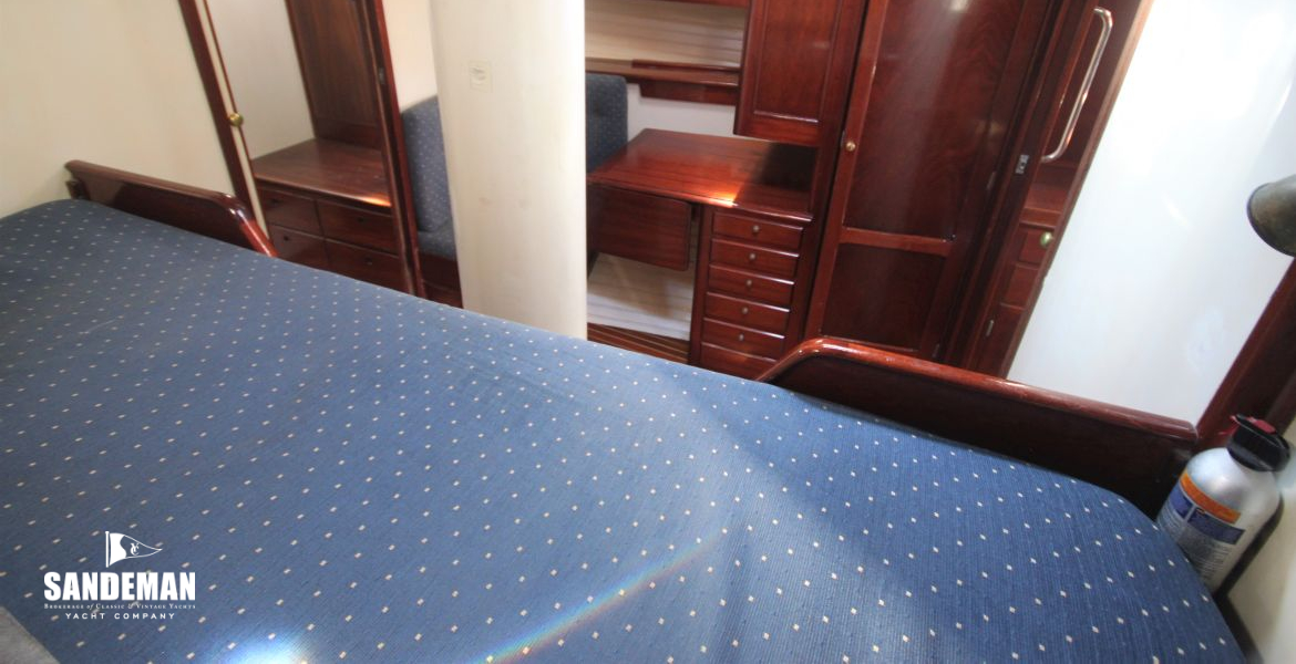 Owner's cabin v to stbd