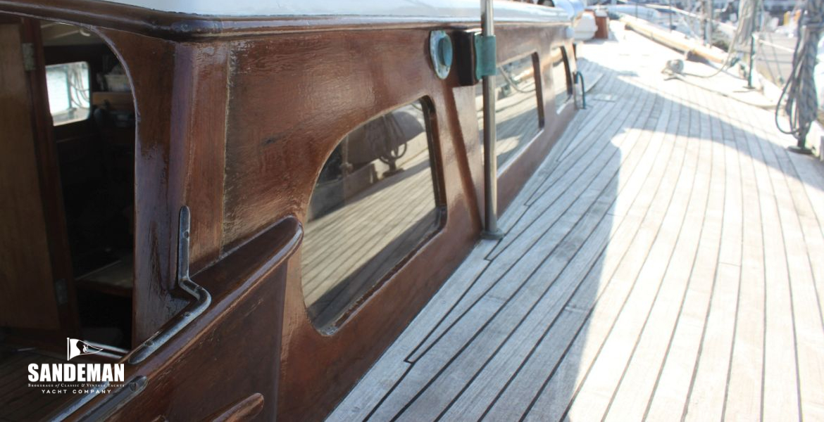 Stbd side deck v fwd
