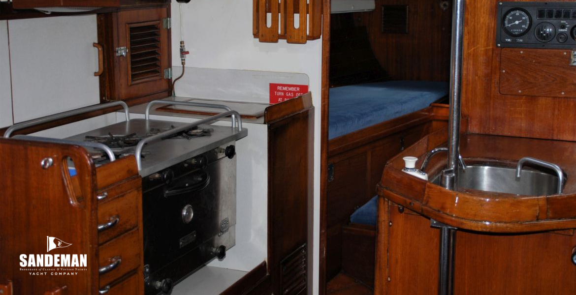 17 Galley v aft to stbd to aft stateroom