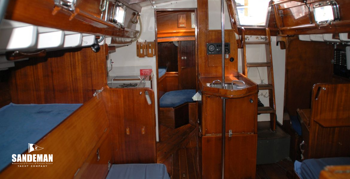 16 Saloon v aft