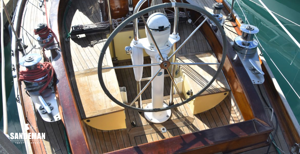 10 Cockpit v fwd