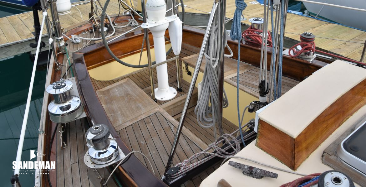 13 Cockpit v aft