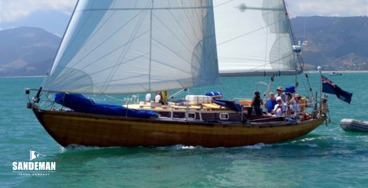 03 Port bow cruising
