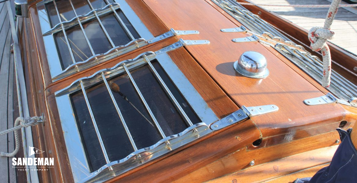 Skylight v aft