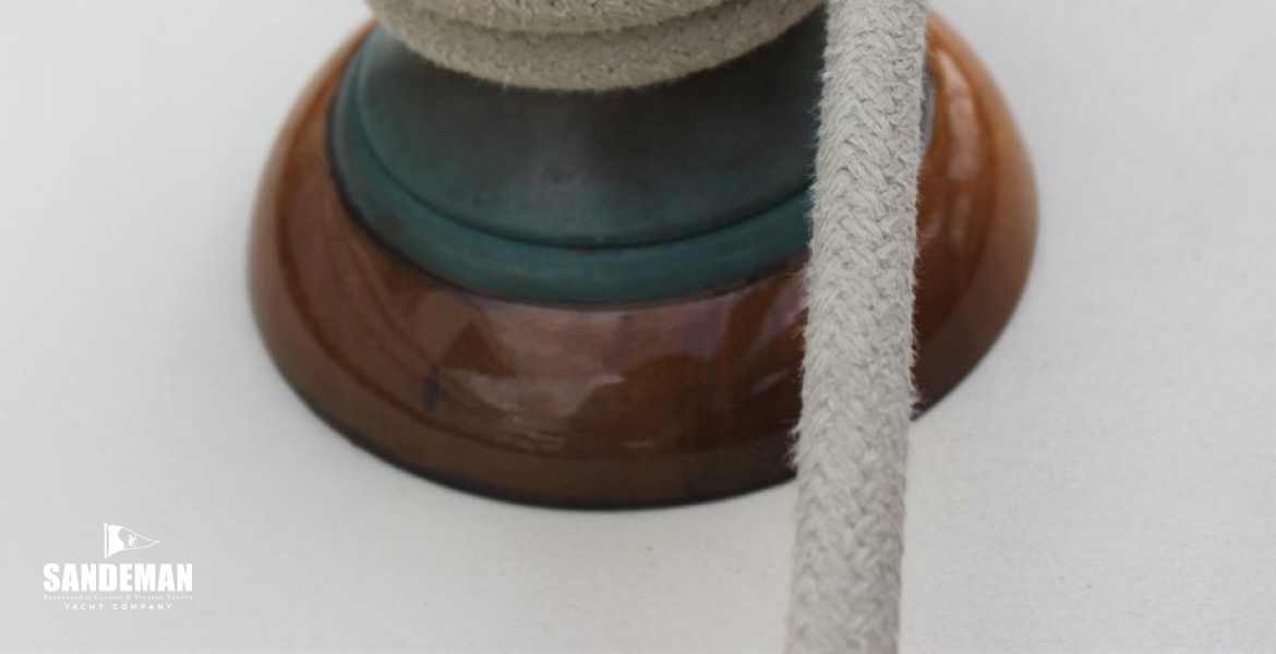 Vintage style bronze winch