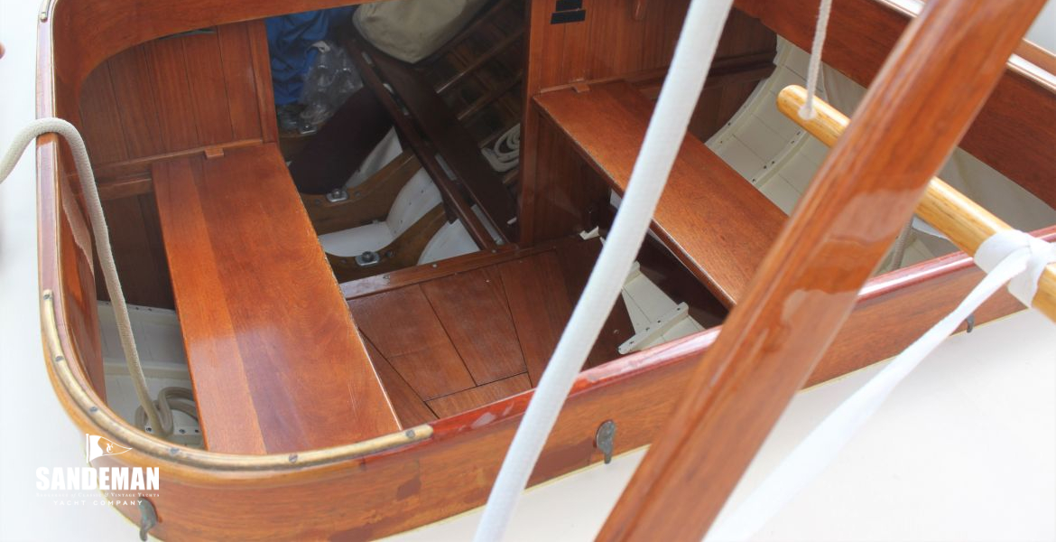 Cockpit to companionway