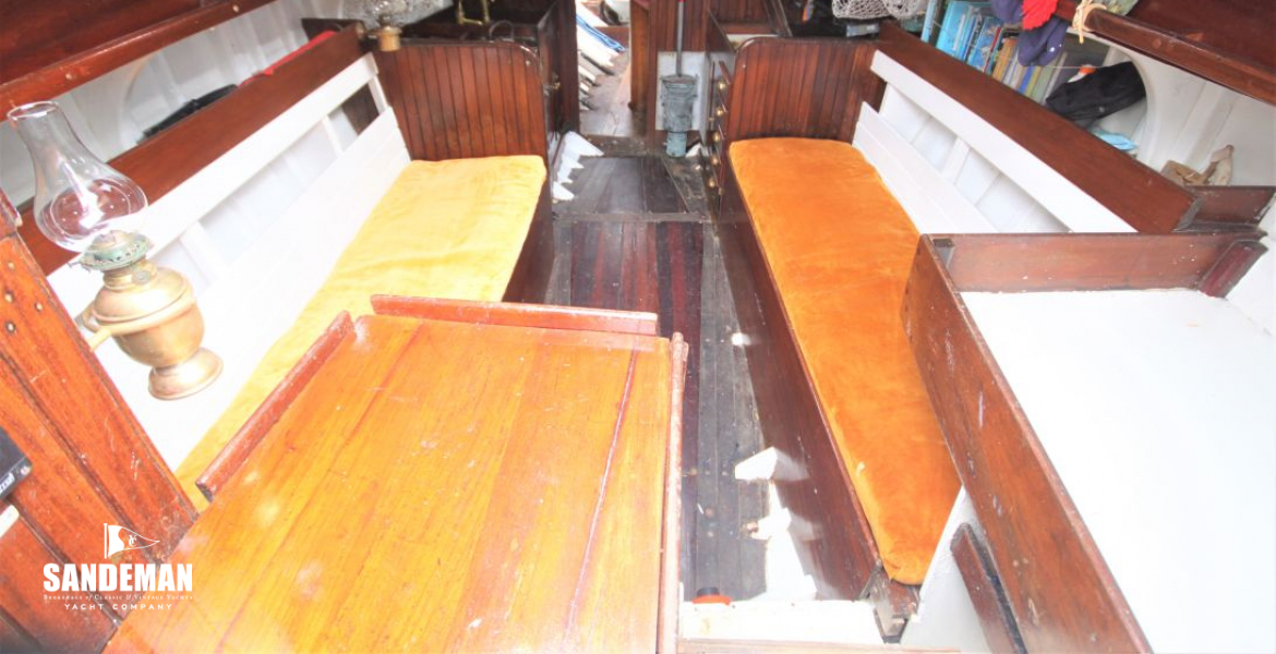 ACCOMM V FWD FROM COMPANIONWAY