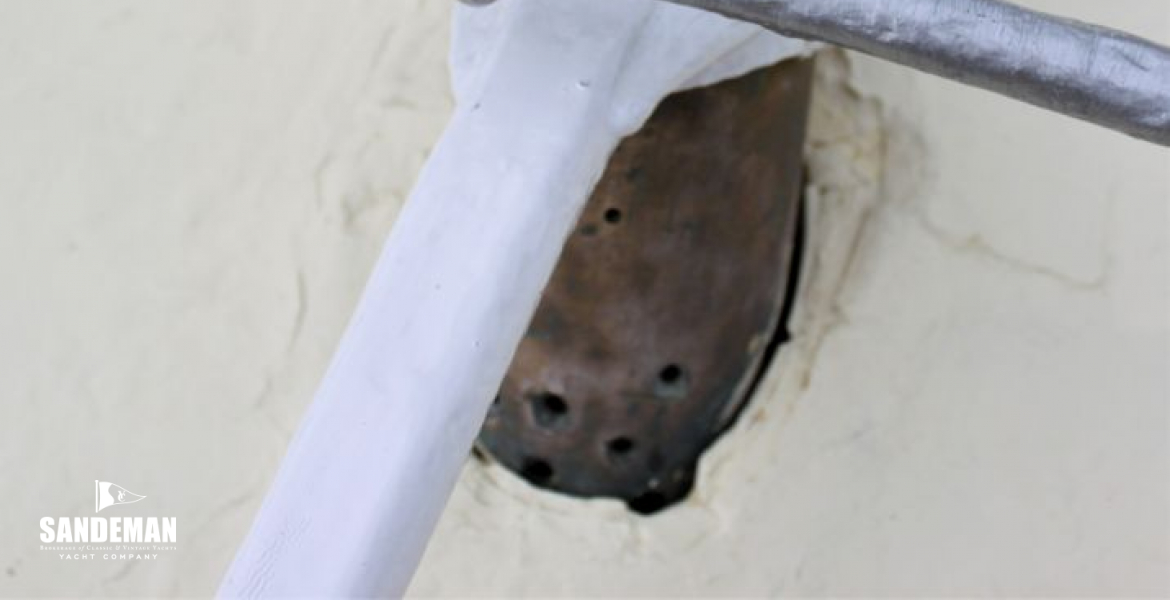 Mainsheet horse and rudder head