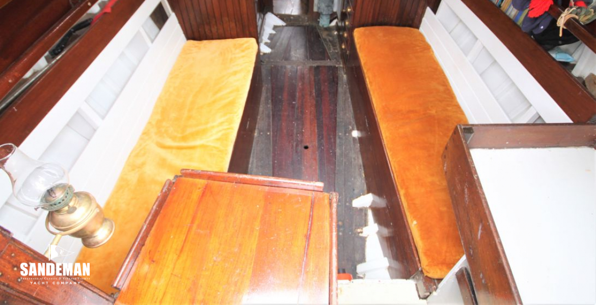 ACCOMM V FWD FROM COMPANIONWAY