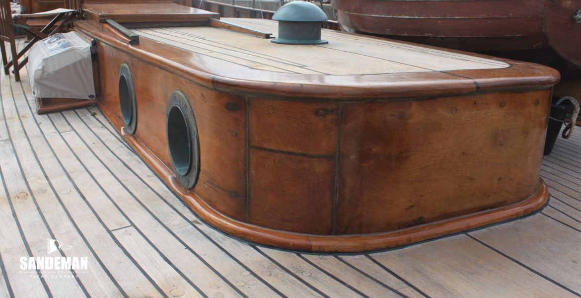 Aft cabin trunk
