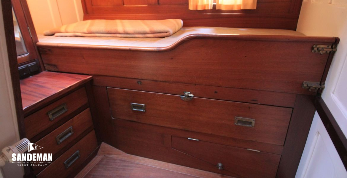 Captain/ guest cabin to port