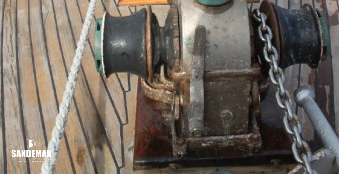 Foredeck view aft