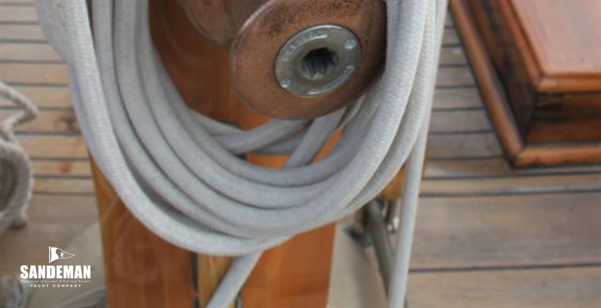 Mast winches
