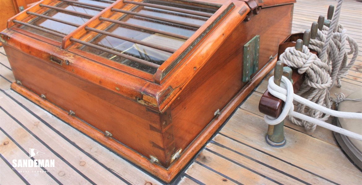 Aft skylight
