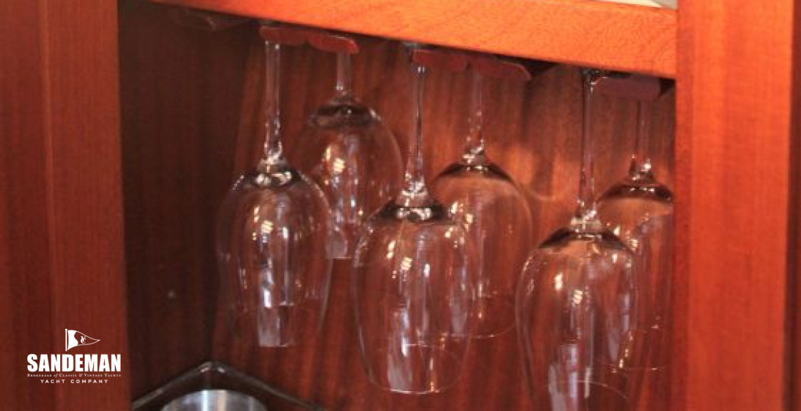 Glasses locker