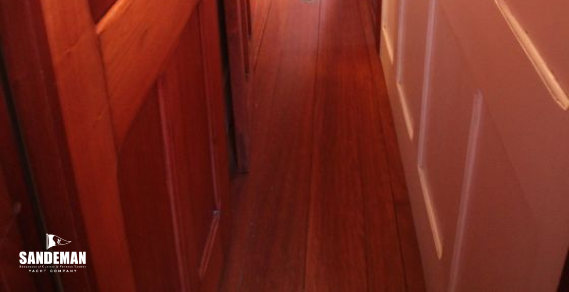 Passage aft