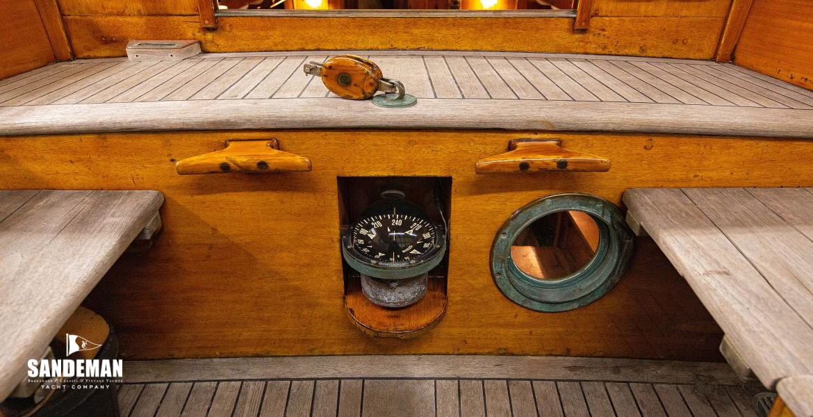Cockpit v to bridge deck and companionway