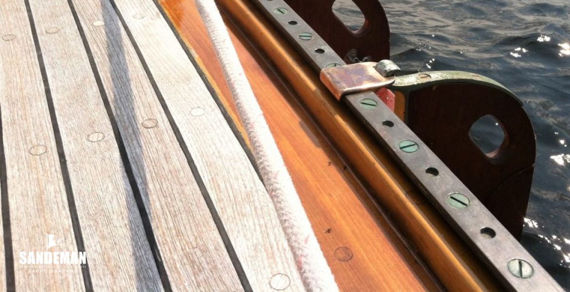 Toerail track and boarding ladder