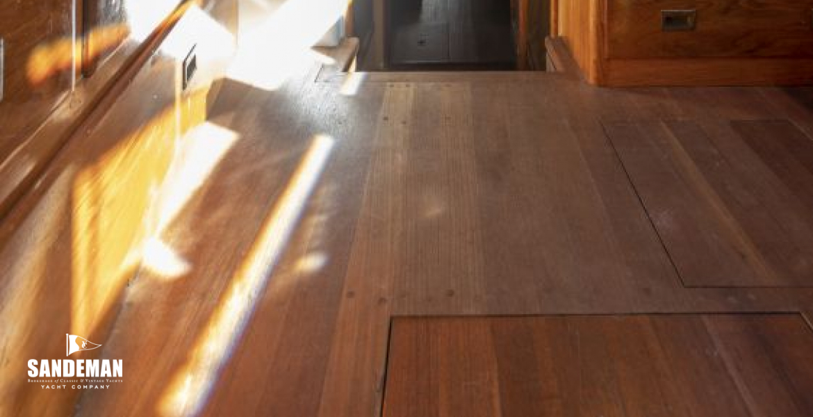 Owner's cabin v fwd to passage