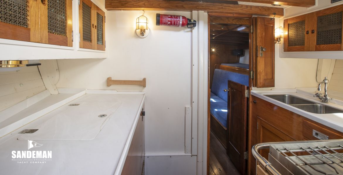 Galley v aft