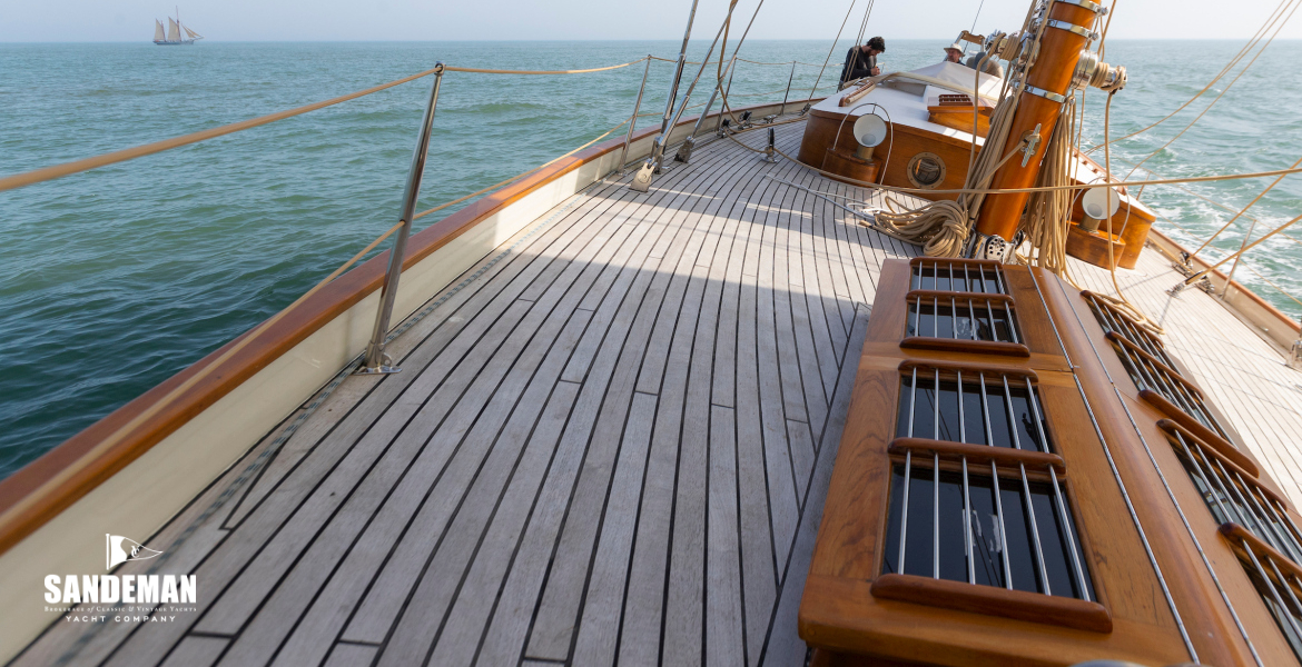 Stbd sidedeck v aft