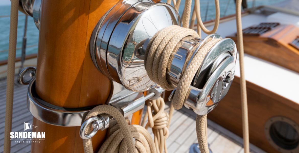 Mast/ gooseneck detail