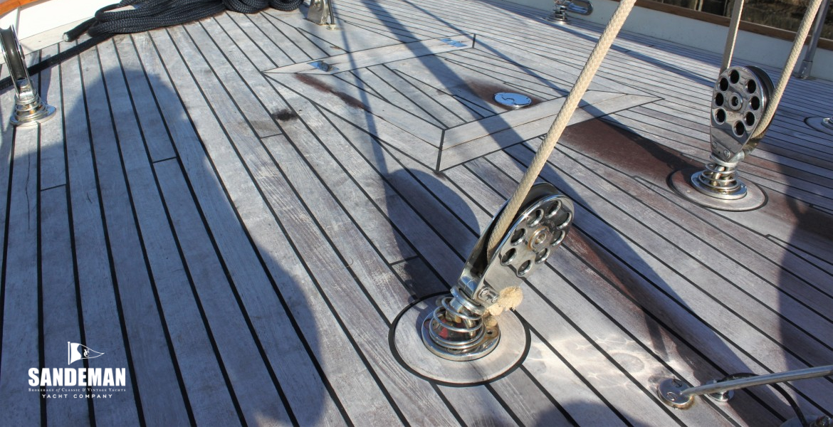 Aft deck v aft to port