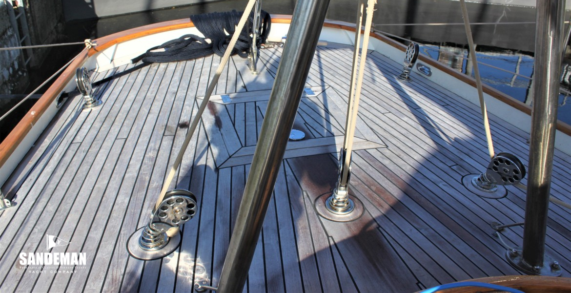 Aft deck v aft