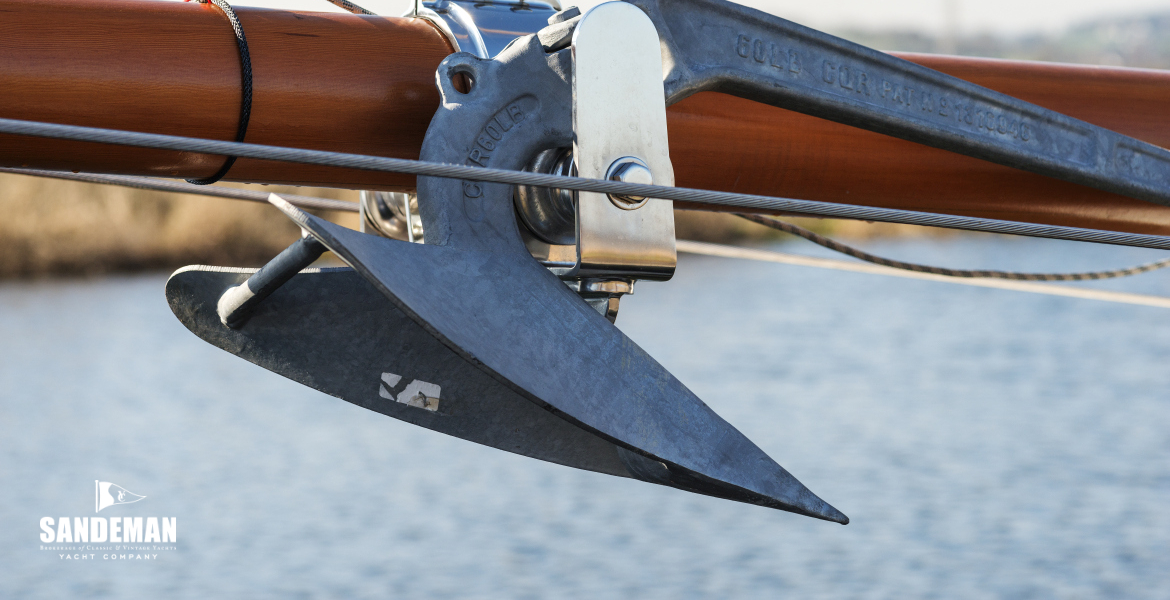 Bowsprit anchor stowage