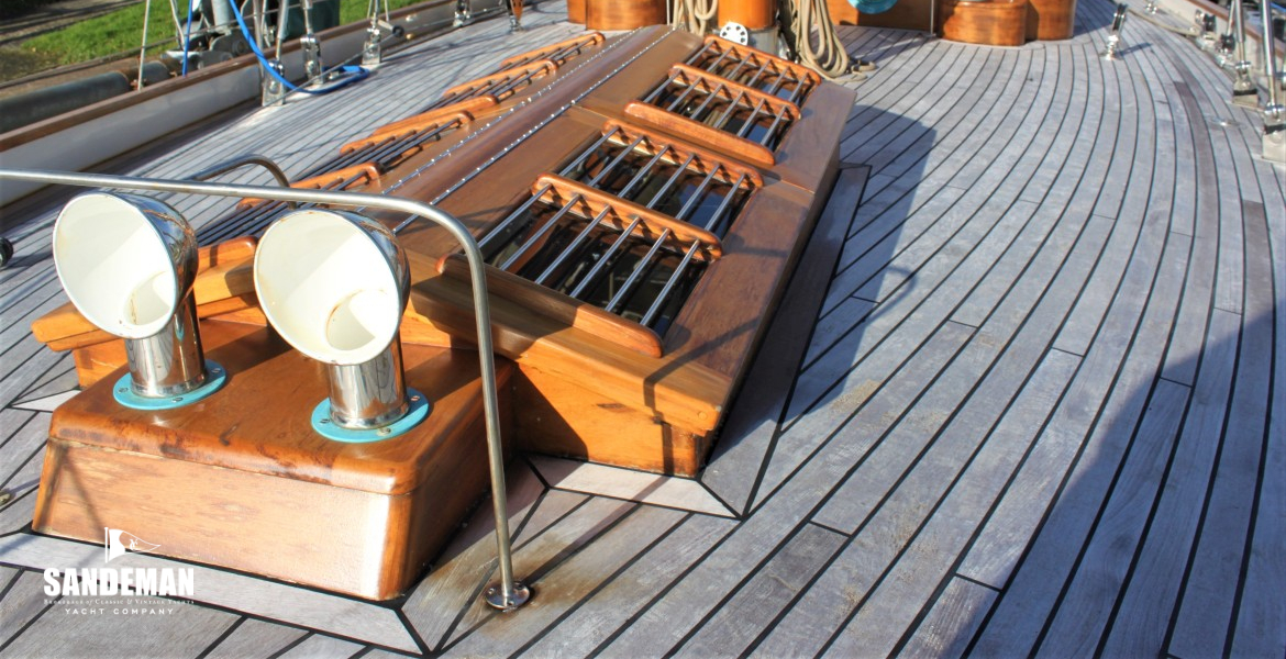 Fwd skylight v aft