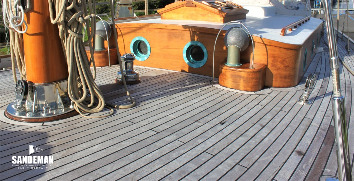 Mid deck v aft