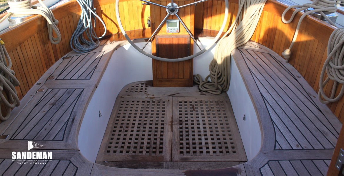 Cockpit v aft from companonway