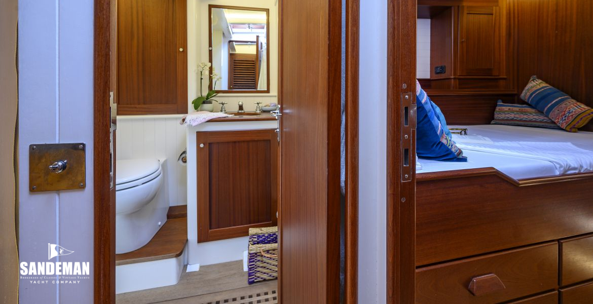 V TO PORT BATHROOM AND FWD GUEST CABIN