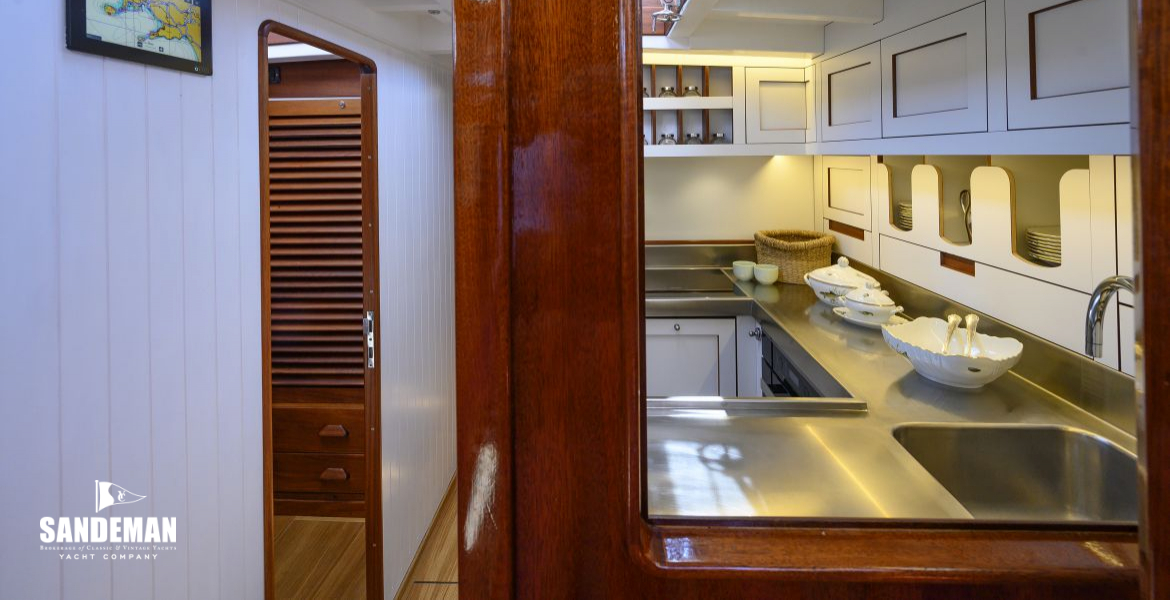 V FWD TO GUEST CABIN AND GALLEY