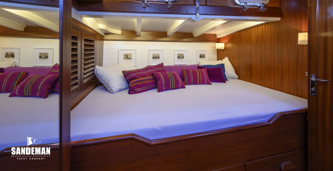 OWNER'S CABIN V TO PORT