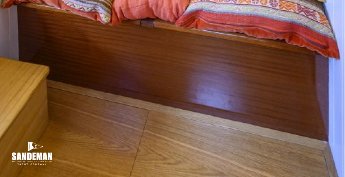 PASSAGE AFT BANQUETTE AND LOCKERS