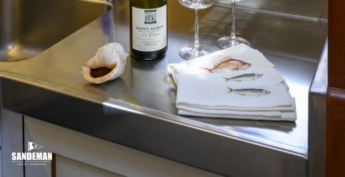 GALLEY SERVERY V AFT
