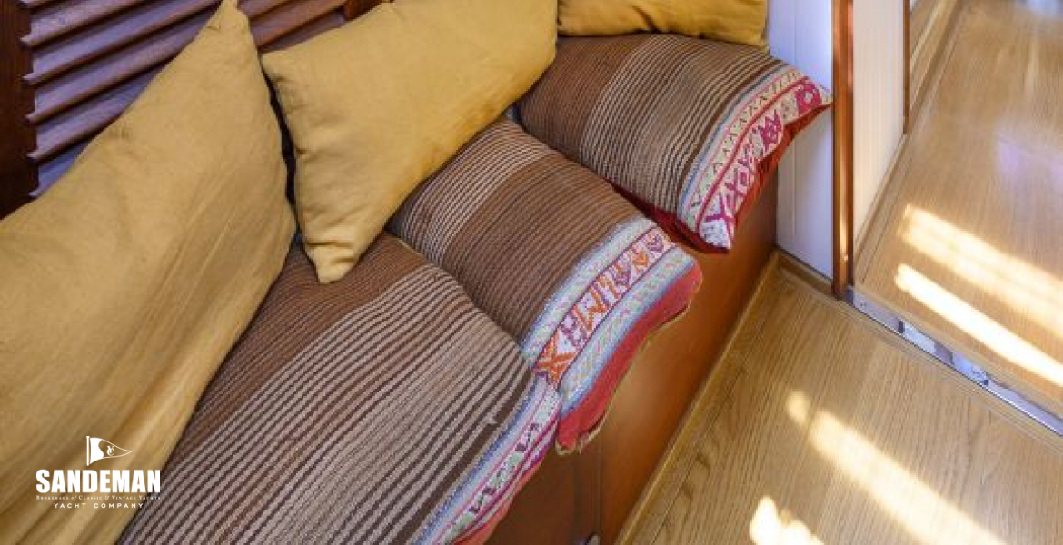 PASSGE BANQUETTE V AFT TO STBD