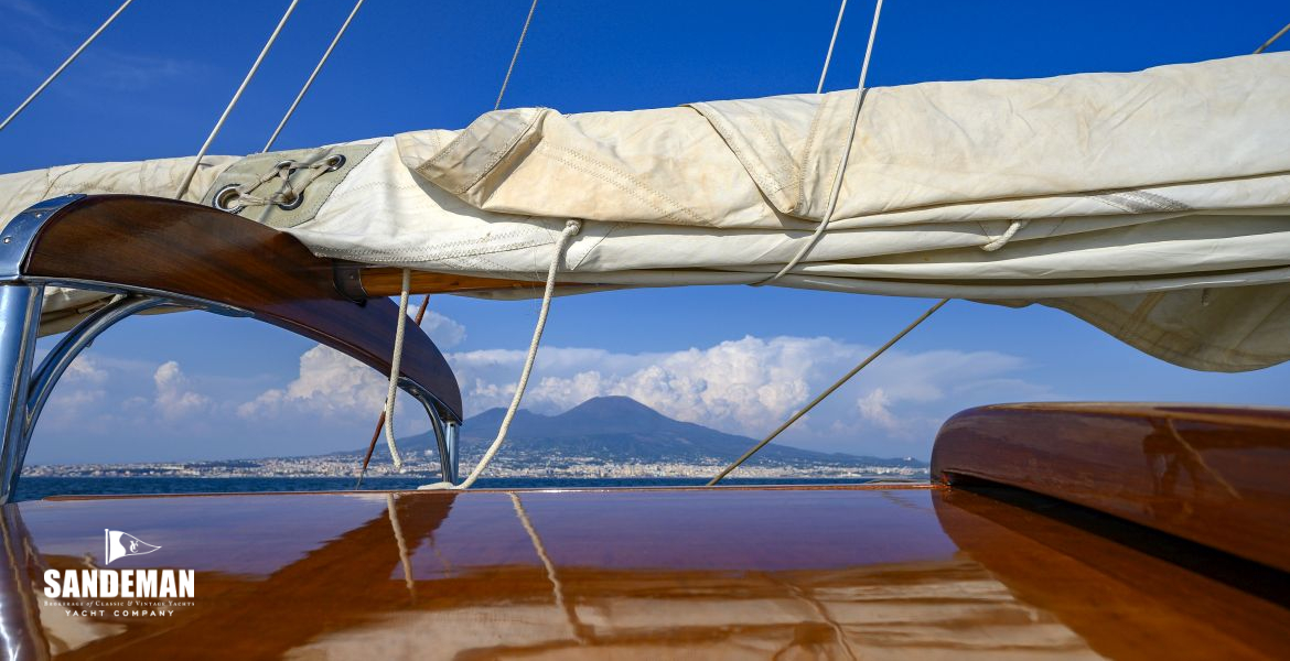 COMPANIONWAY AND BOOM TGALLOWS