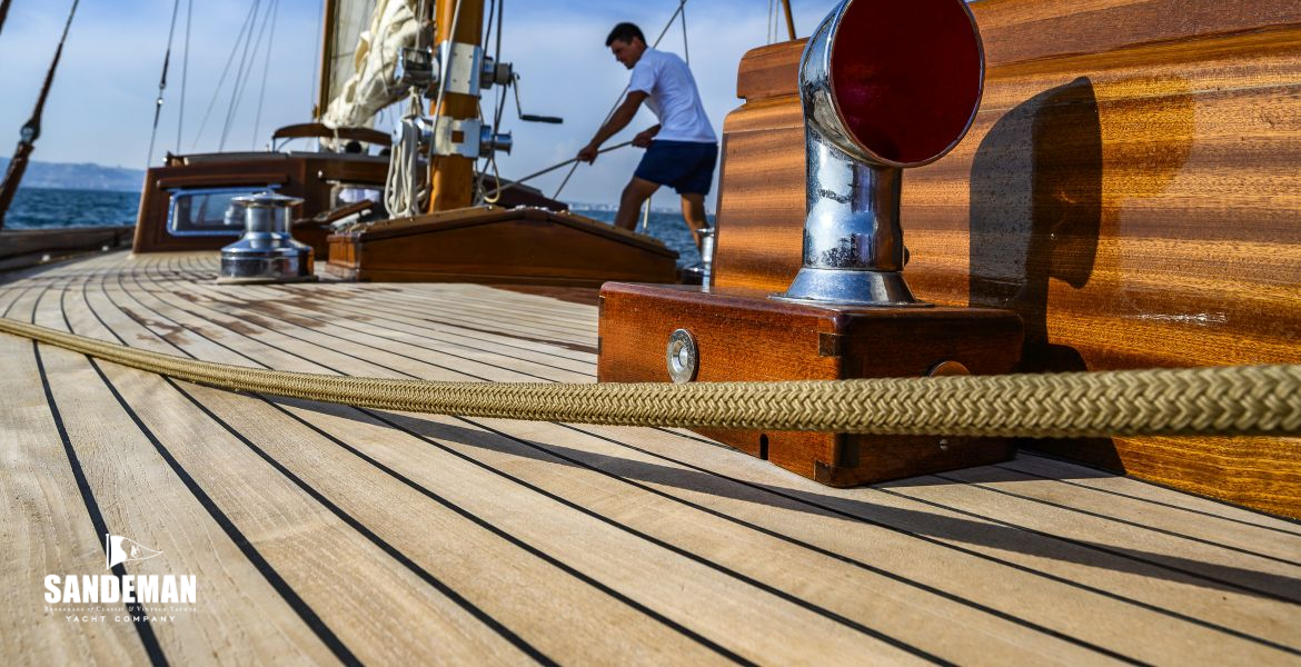 FOREHATCH V AFT TO MID DECK