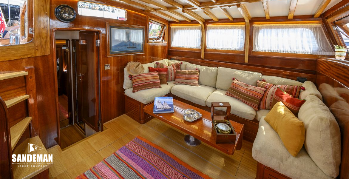 DECKHOUSE V AFT TO PORT AND PASSAGE AFT