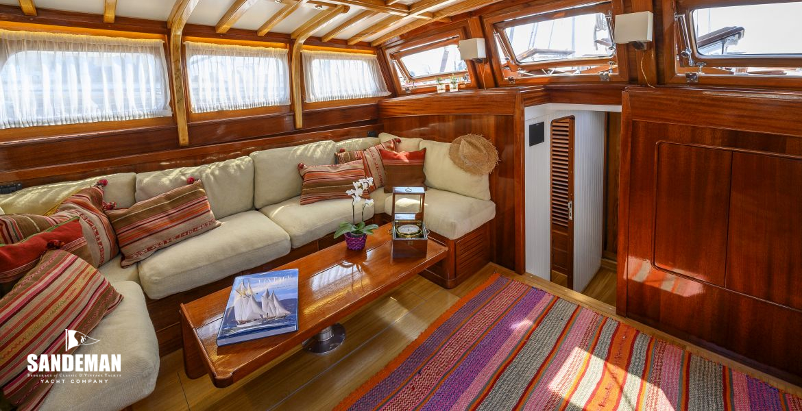 DECKSALOON V FWD TO PORT
