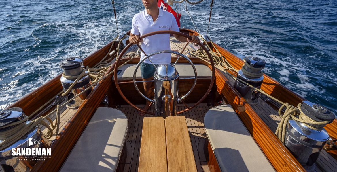 COCKPIT V AFT
