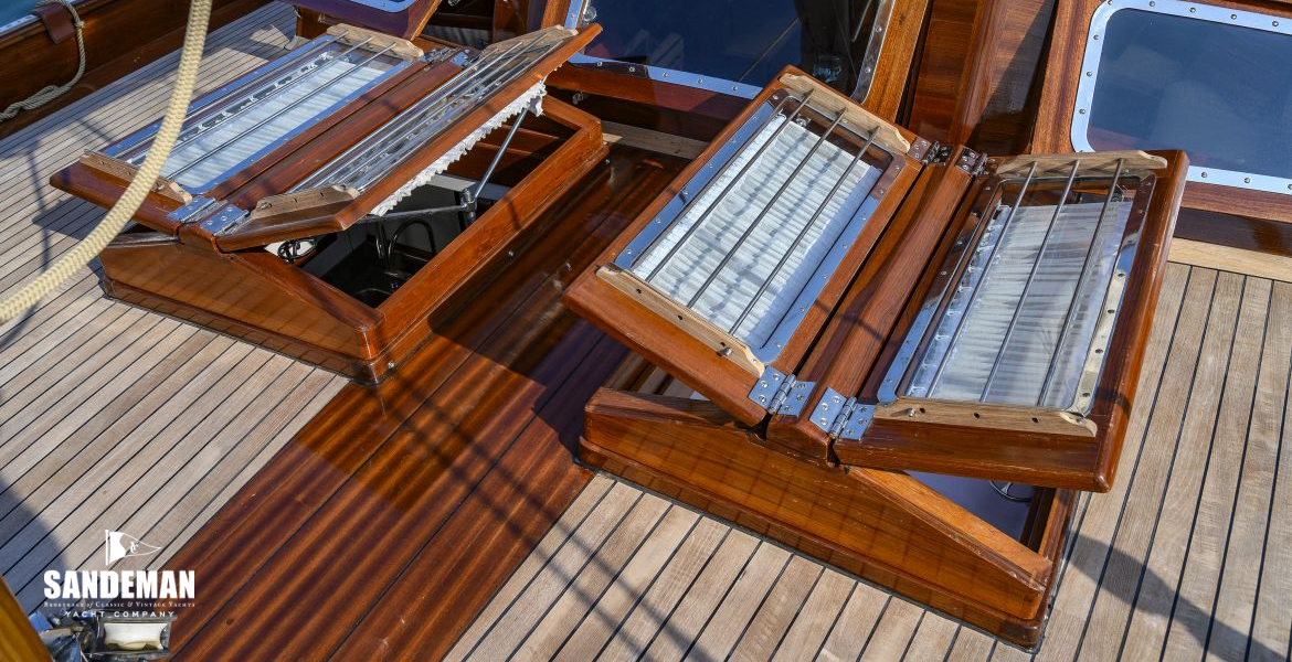 CABIN, PASSAGE AND GALLEY SKYLIGHTS V AFT